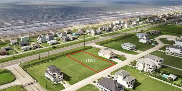 Image 2: 21209 Scissor Tail Lane, showing close proximity t
