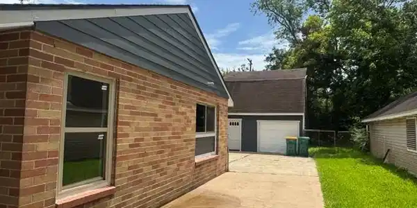 Image 4: Side House