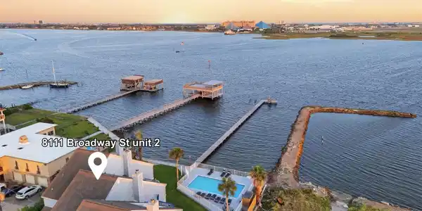 Image 2: Enjoy a waterfront lifestyle with the updated comm