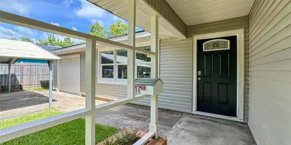 Image 4: Front Walk