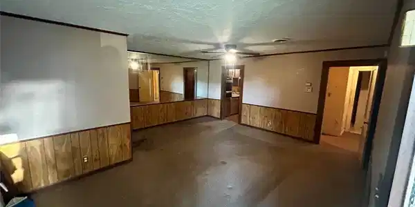 Image 4: Living area