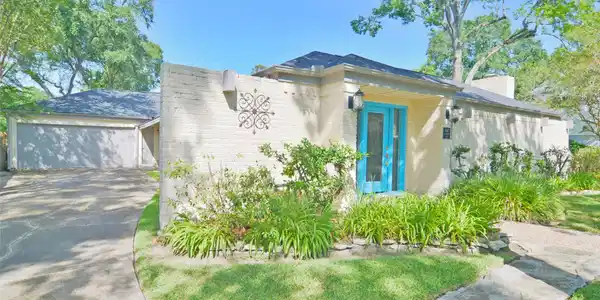 Image 2: Beautiful home ready for new owner!