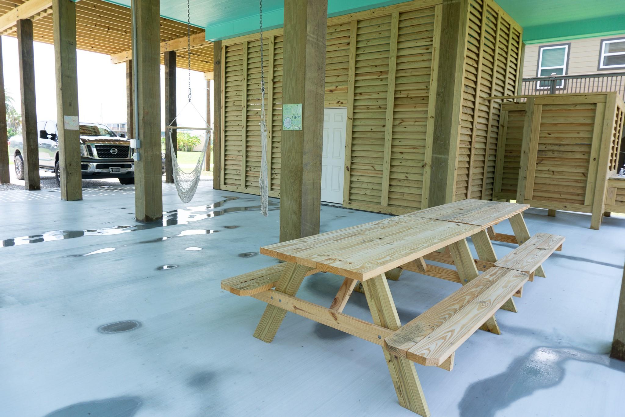 Image 4: Relax and unwind in the inviting outdoor space fea