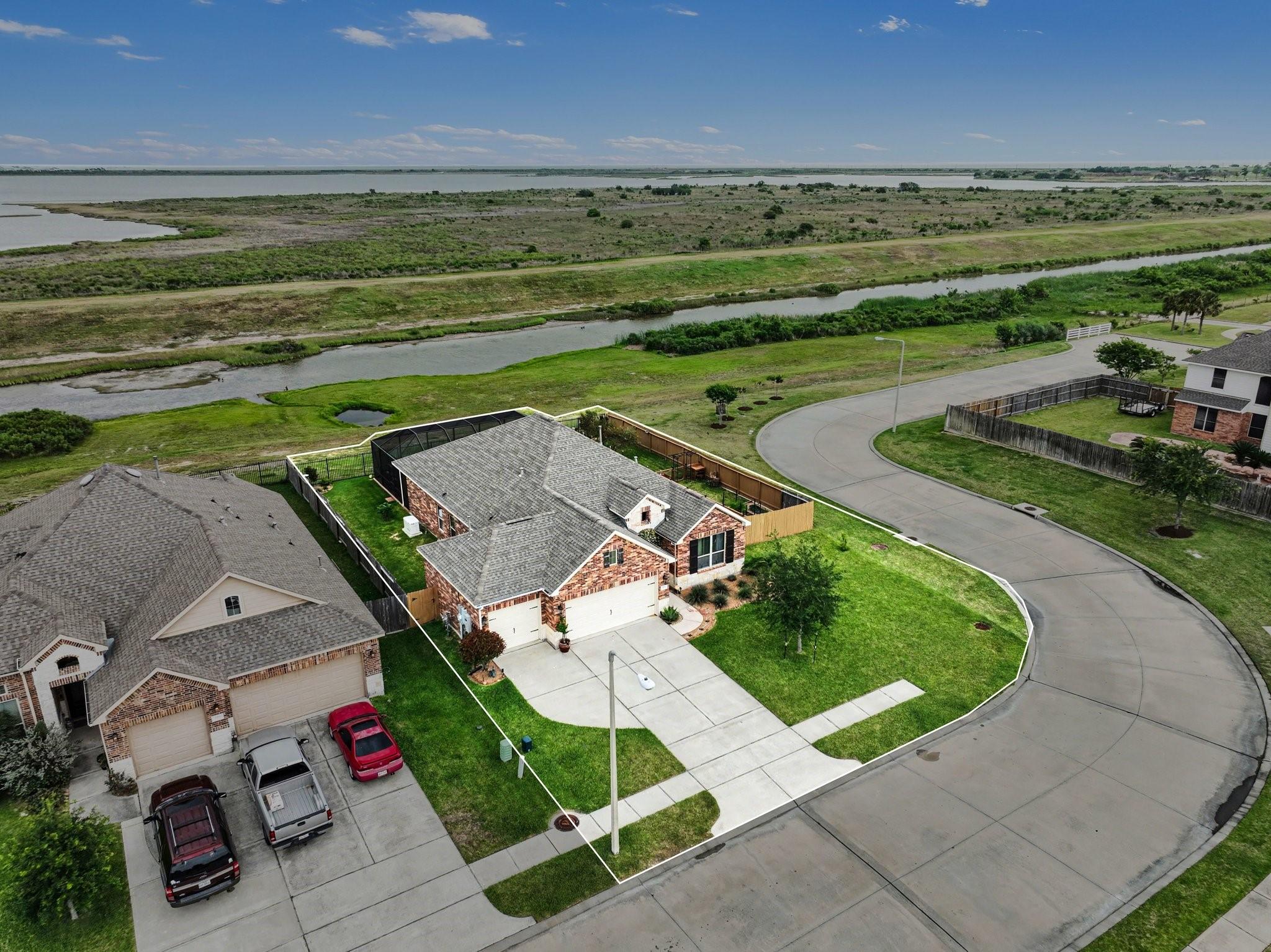 Image 2: Charming single-story brick home on a spacious cor
