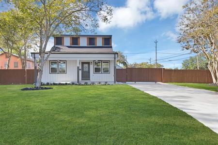 202 S Iowa Street
