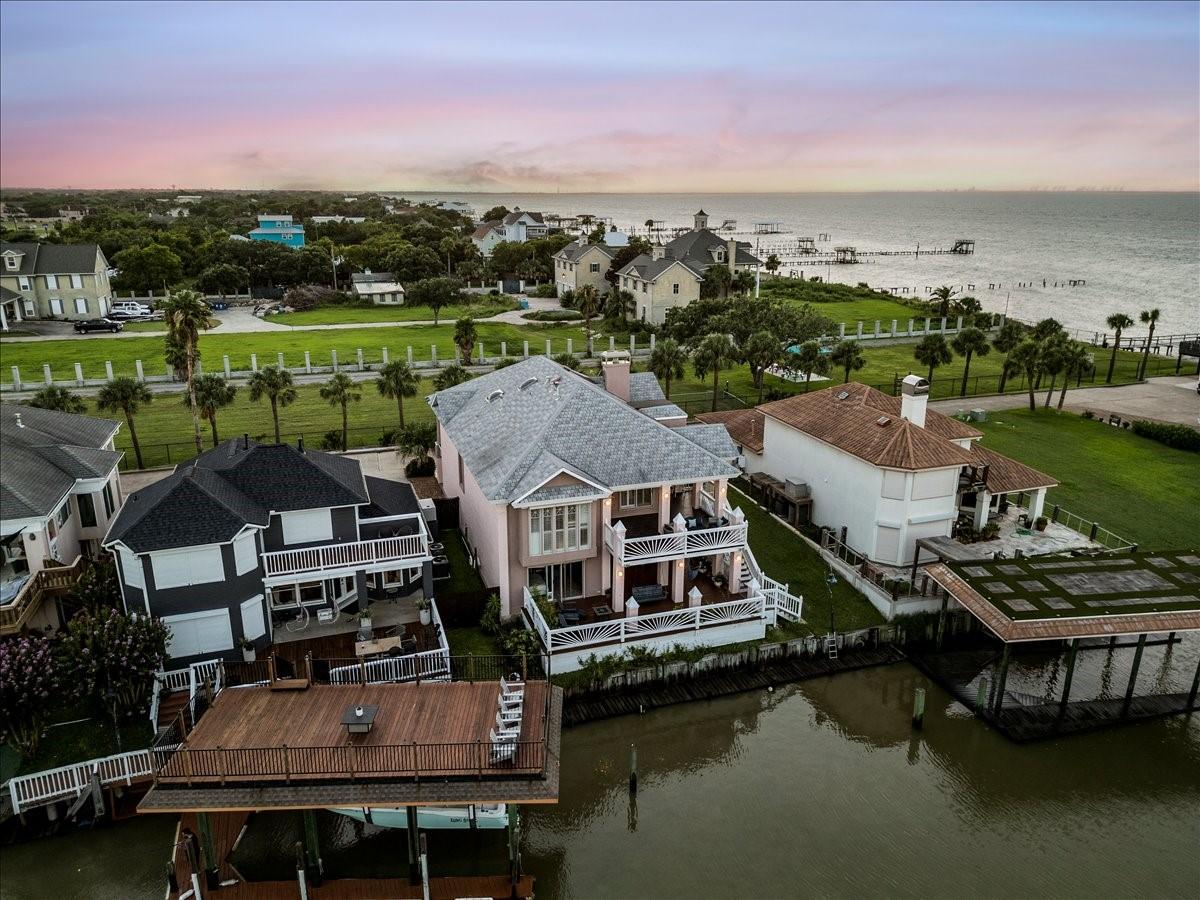 Image 3: MASTERFULLY DESIGNED WITH A PROTECTED CANAL AND DI