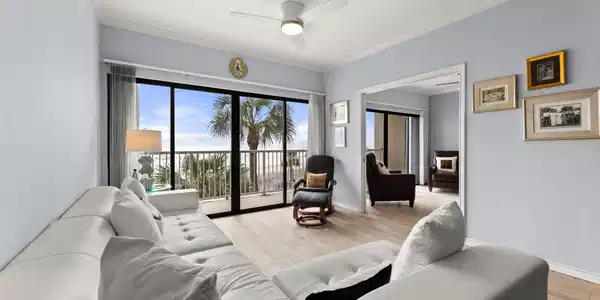 Image 2: Many upgrades * Move-in Ready