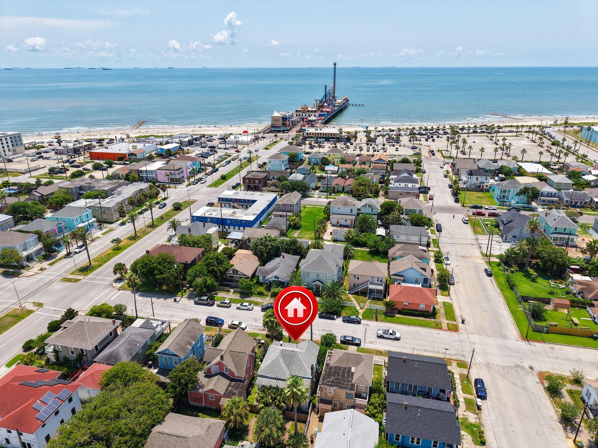 Image 2: 2 blocks from Pleasure Pier