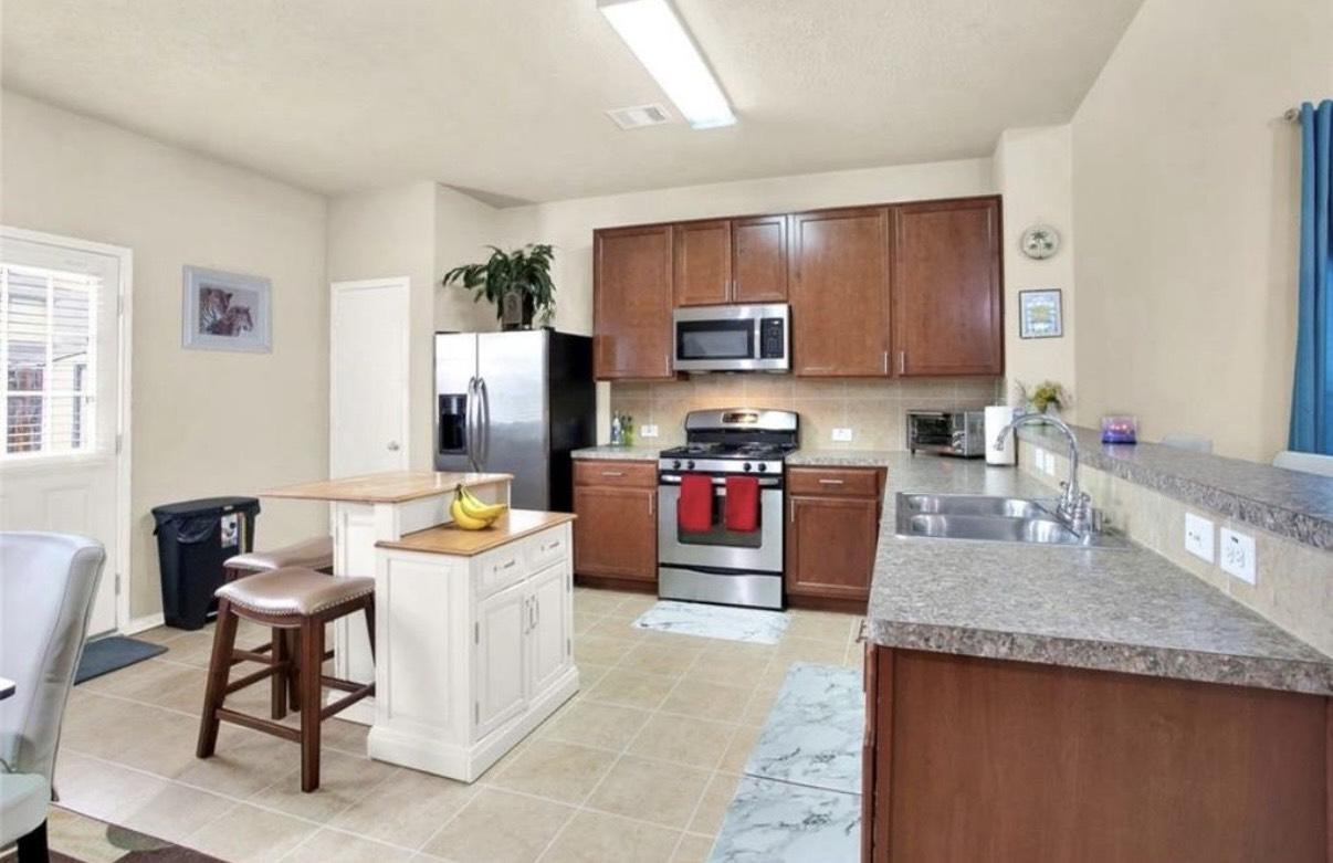Image 4: Kitchen.