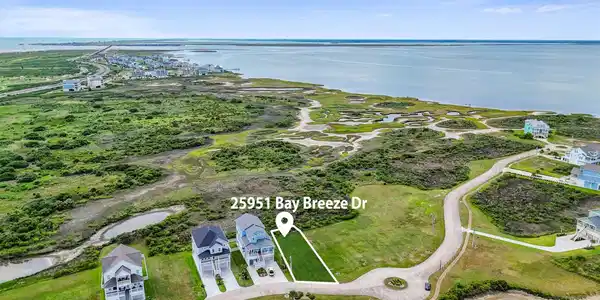 Image 2: This Pointe West lot offers an
incredible opportu