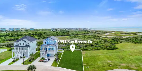 Image 3: Surrounded by beautiful homes
and open green spac