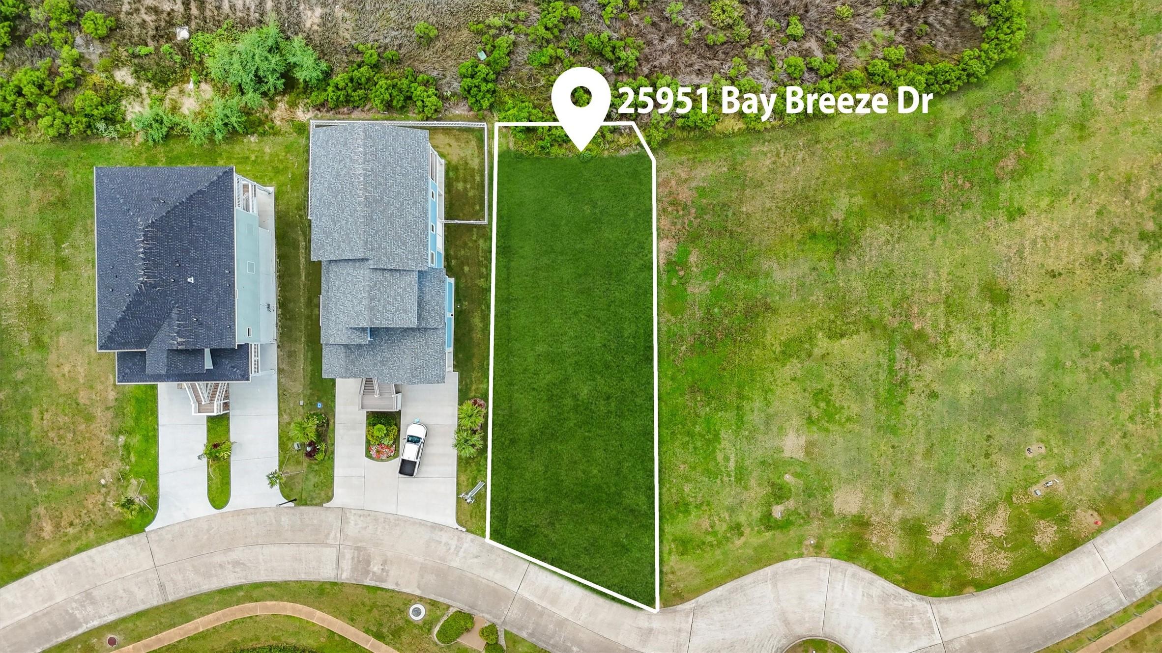 Image 4: A top-down view showcases the
lot&rsquo;s generous prop