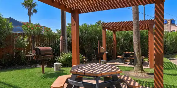6102 Seawall Boulevard