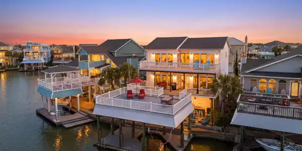 3905 Isla Del Sol