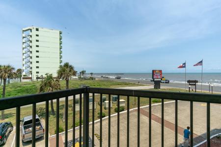 9520 Seawall Blvd