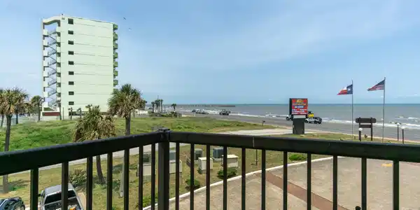 9520 Seawall Blvd