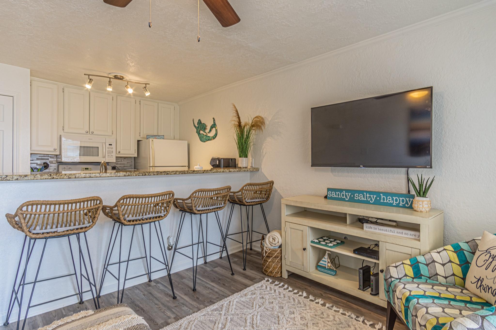 Image 4: Open to family room