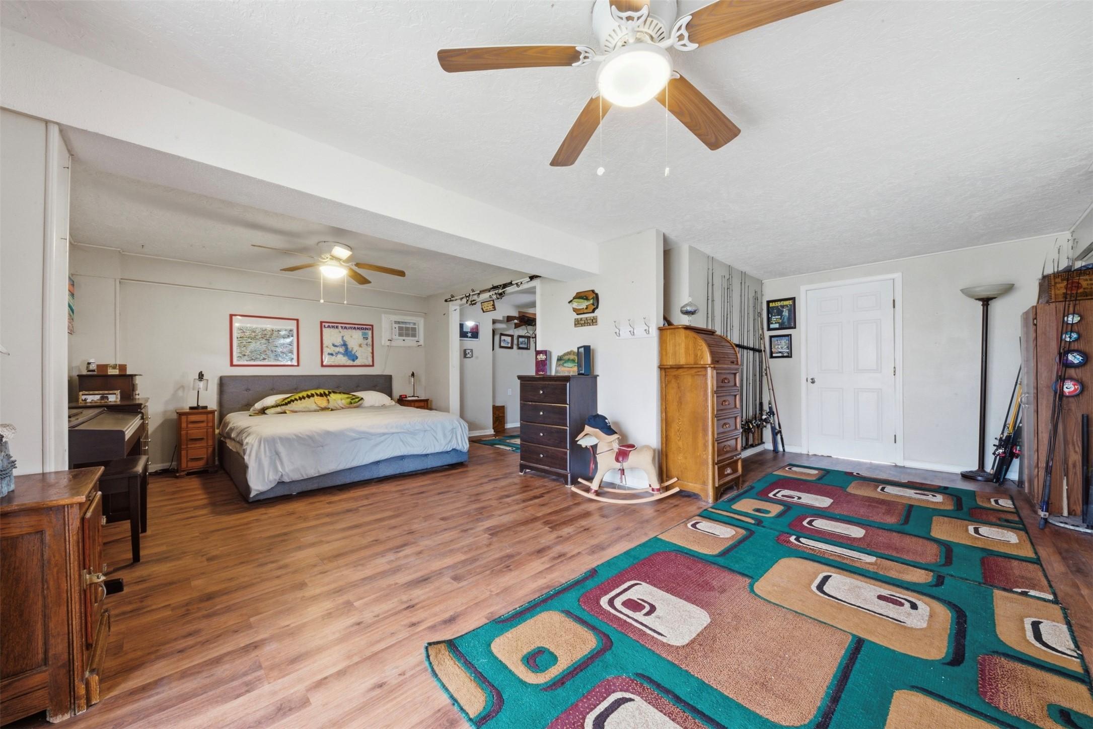 Image 2: Grand sized Primary Bedroom/Living Space conversio