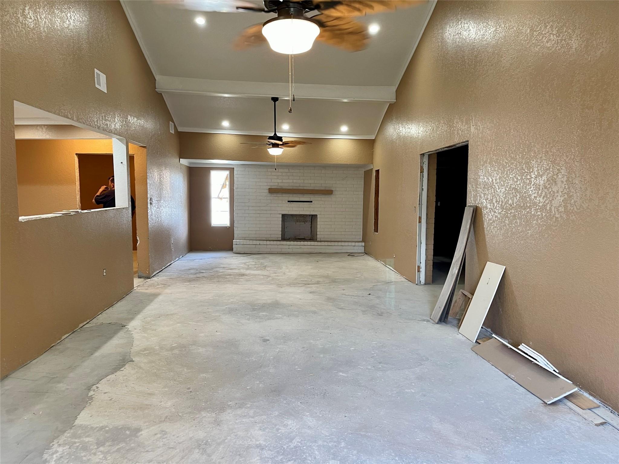 Image 4: Living Room View