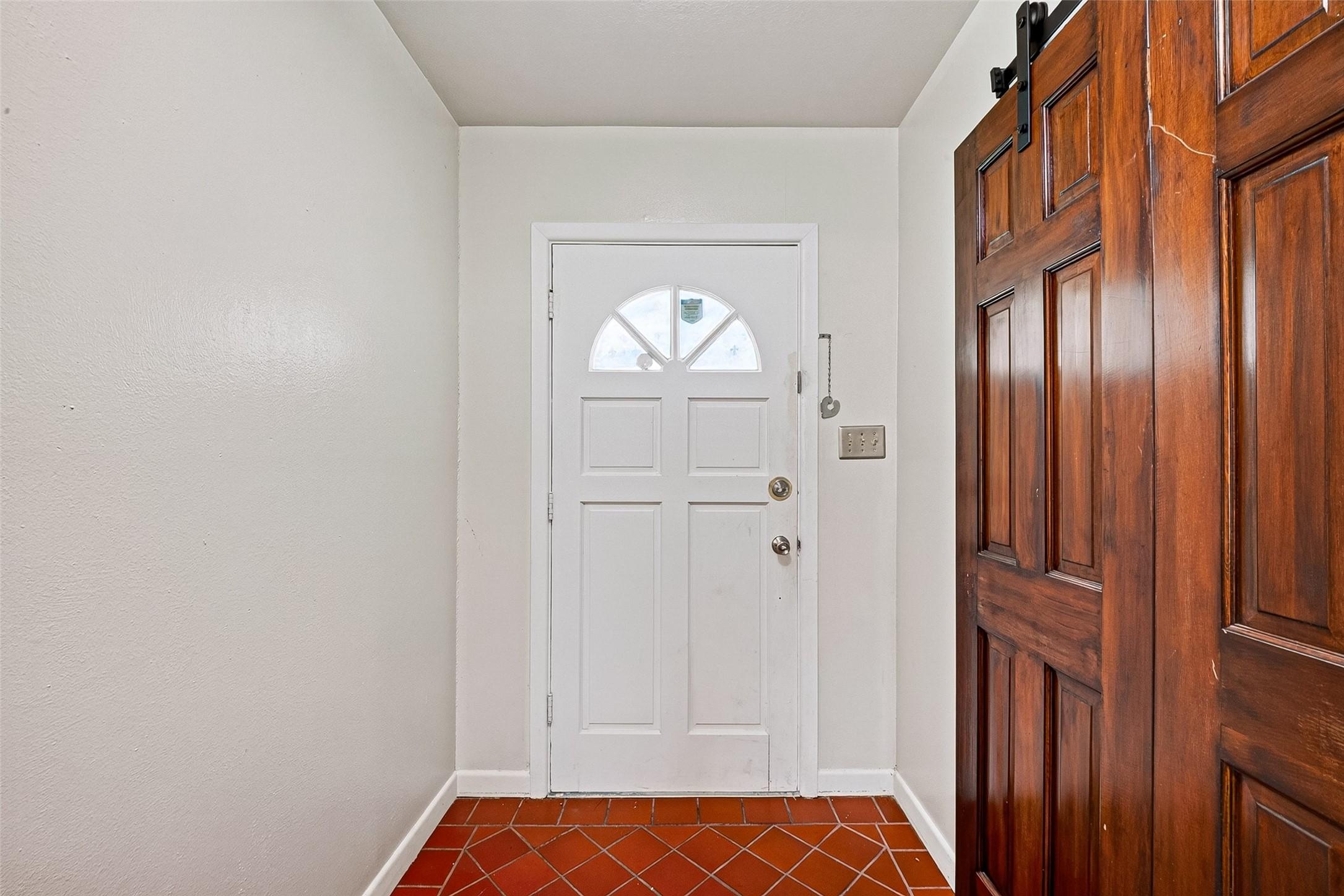 Image 4: Entry