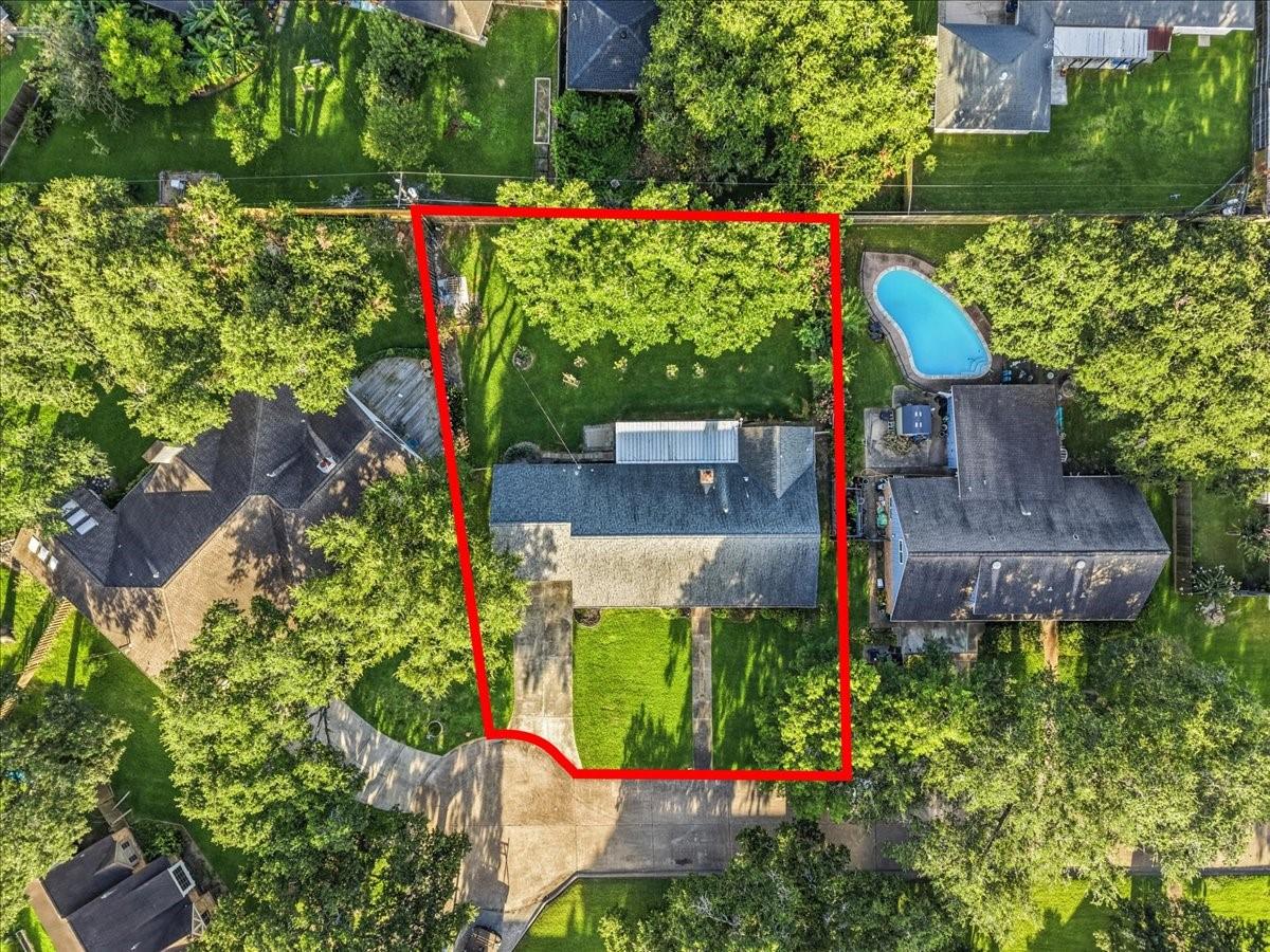 Image 3: large lot in twelve oaks