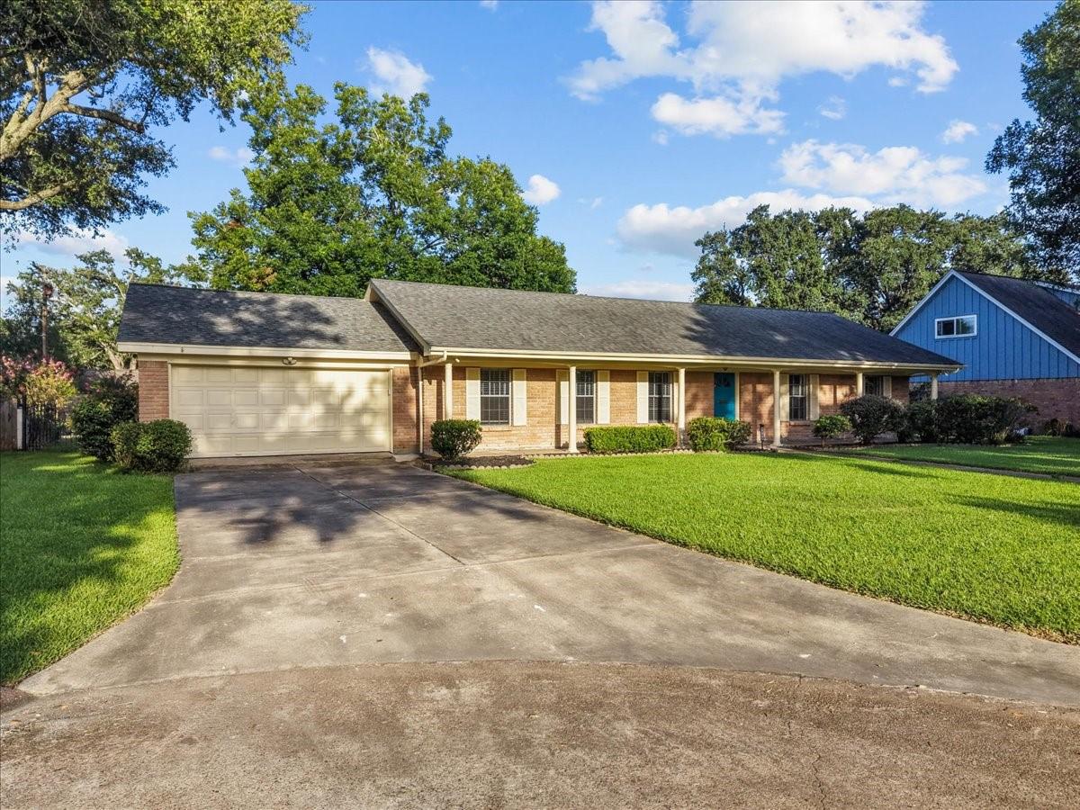 Image 4: 2 car garage with a long driveway.