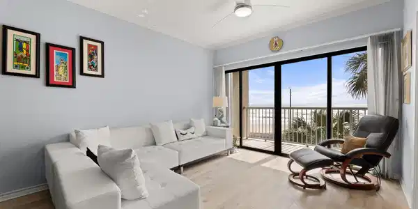 Image 3: Another view of this large space