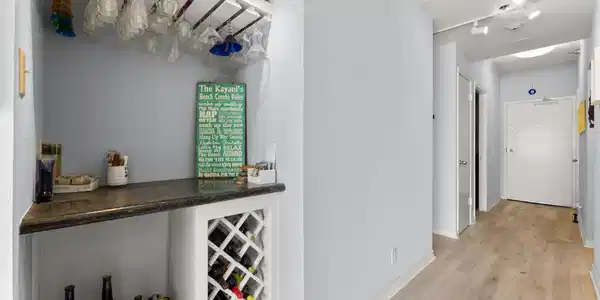Image 4: Large foyer with coat closet - Enjoy entertaining
