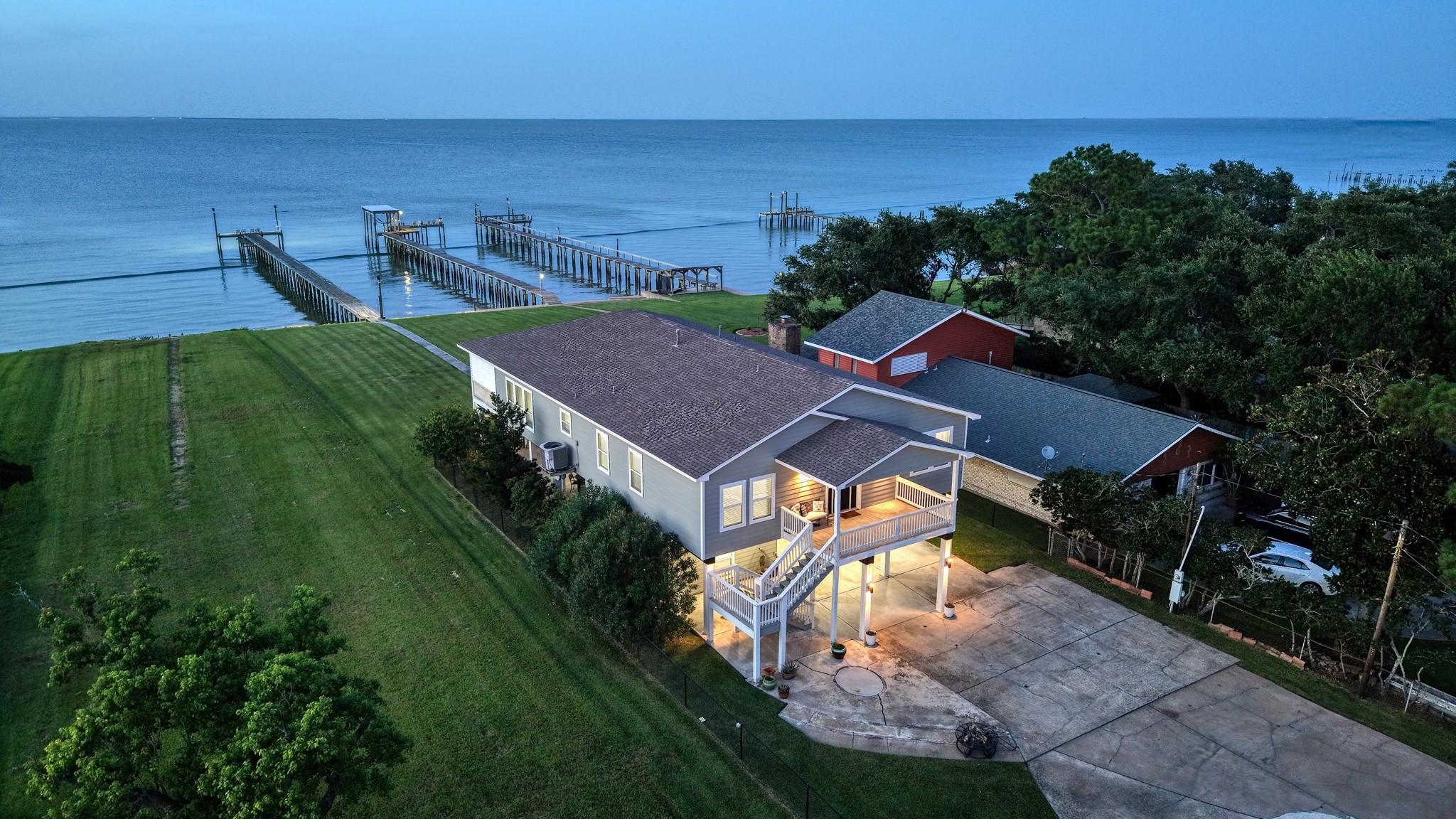 Image 2: Over half an acre of prime, private Galveston Bay