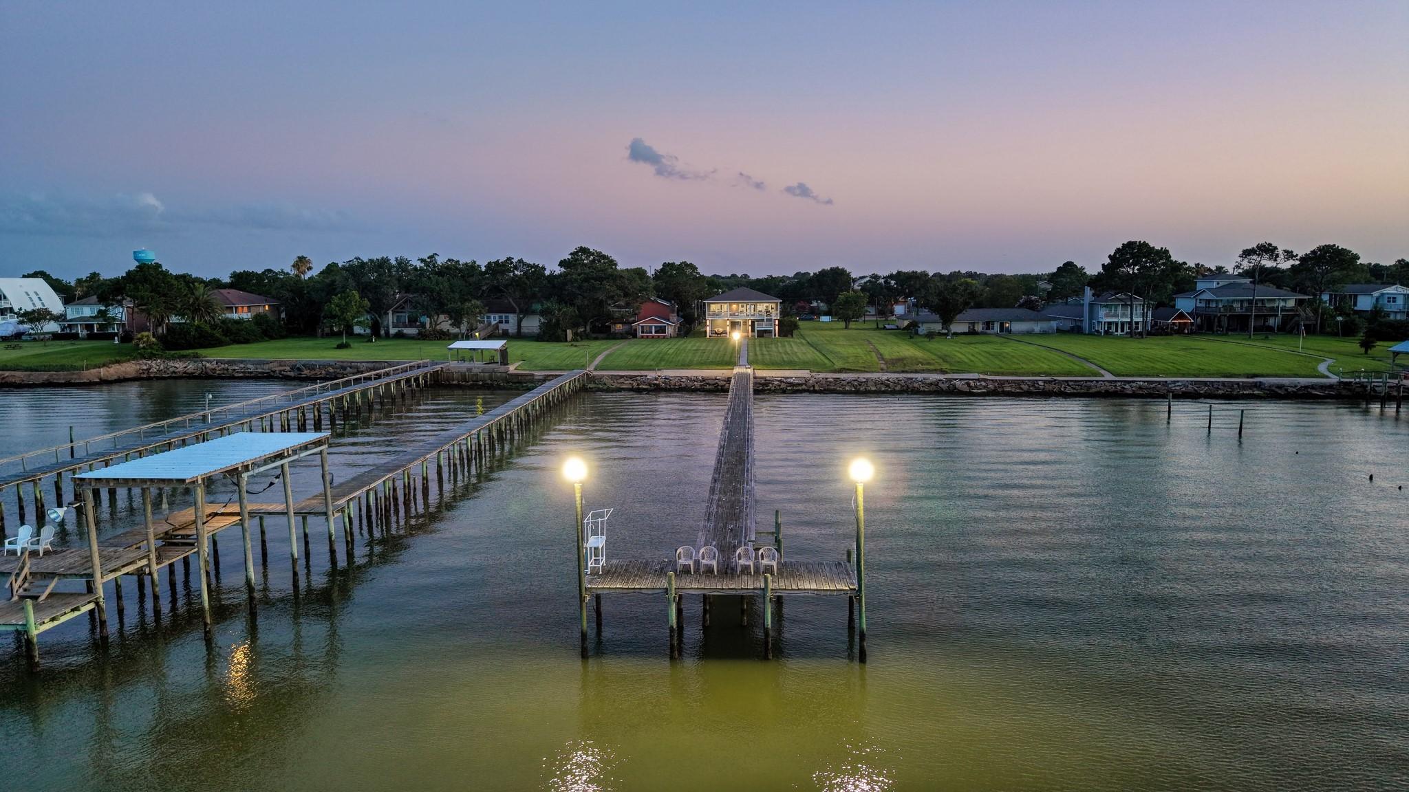 Image 3: Step out onto your private pier and breathe in the