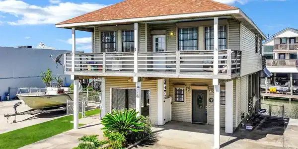 40 Harbor Circle