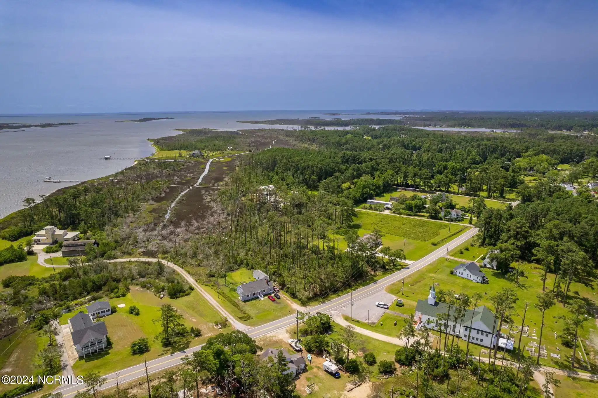 Image 1: Williston lot near Jarrett Bay