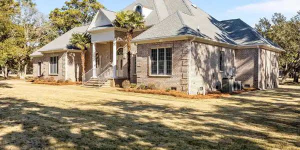 699 Country Club Drive