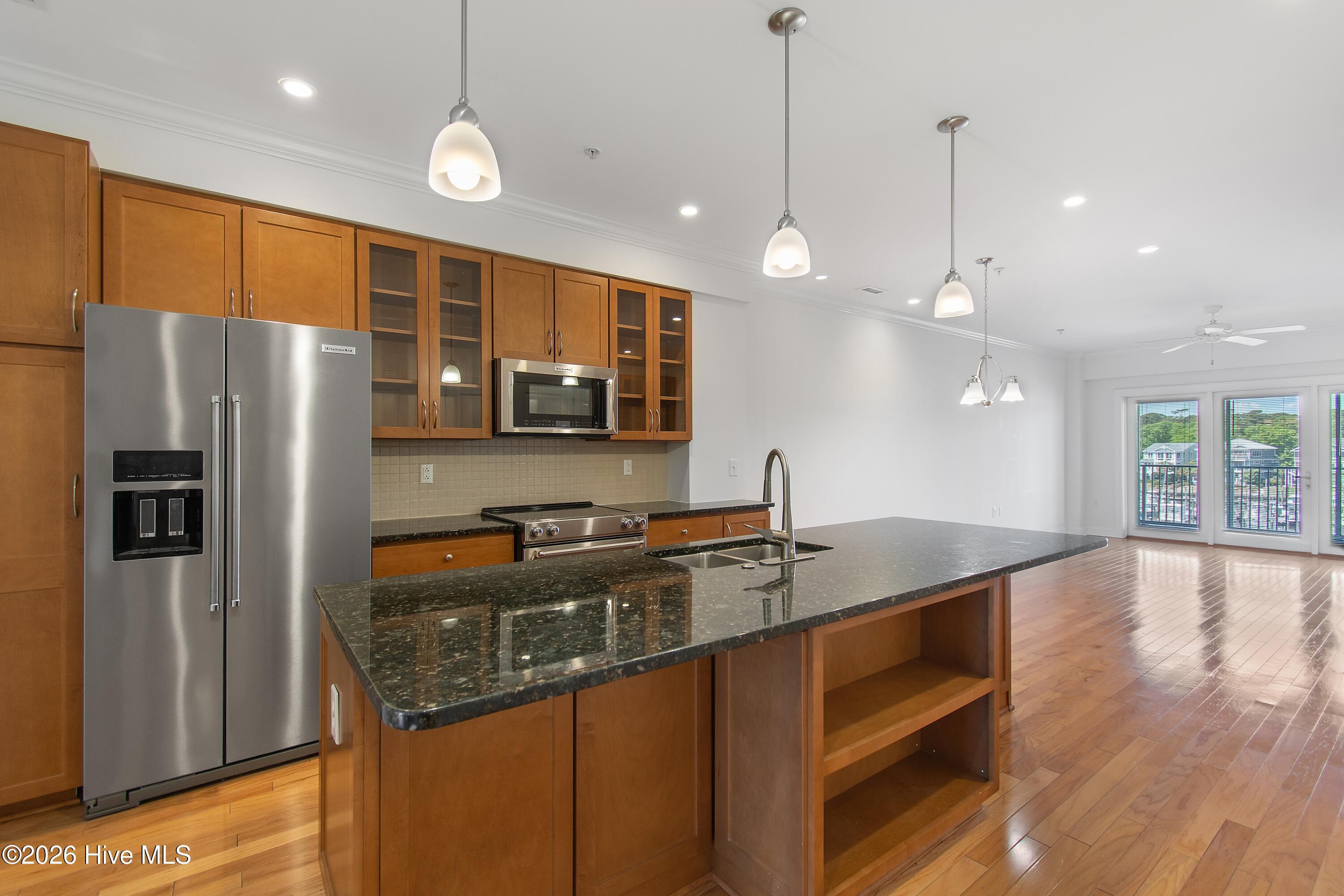Image 4: 2571StJamesDr305 - 2