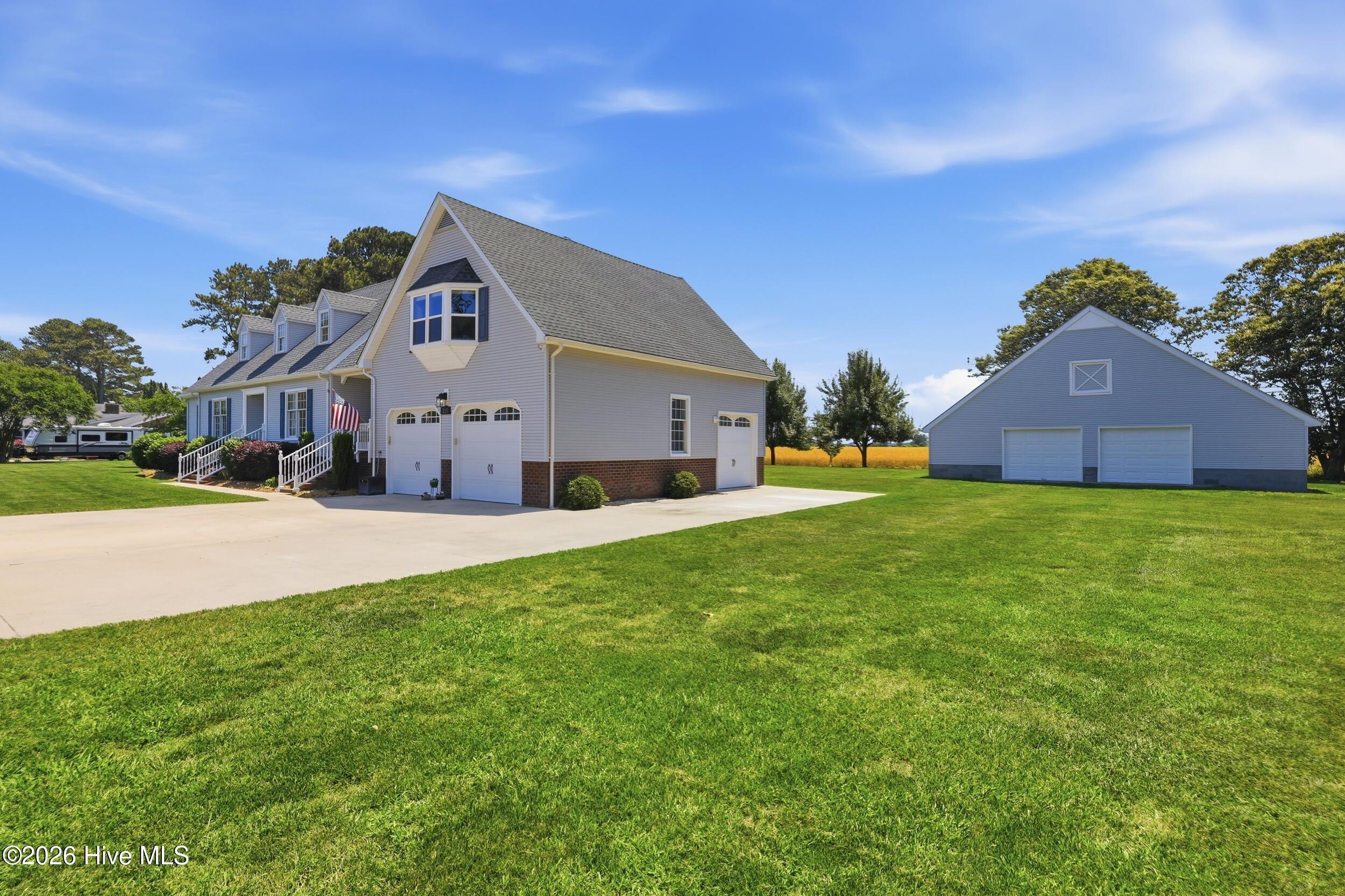 Image 1: Garages
