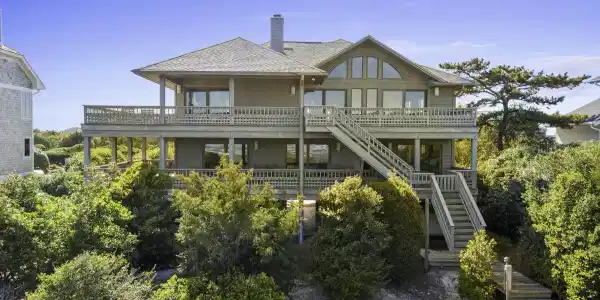 528 Beach Road N