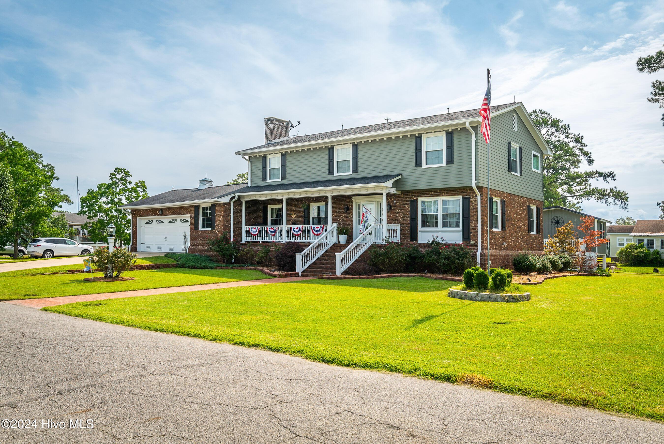 Image 2: 20240606 MLS L_Stancil 552 Lamont St Bel