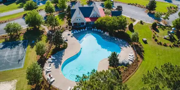 Image 4: 03 Clubhouse and Pool
