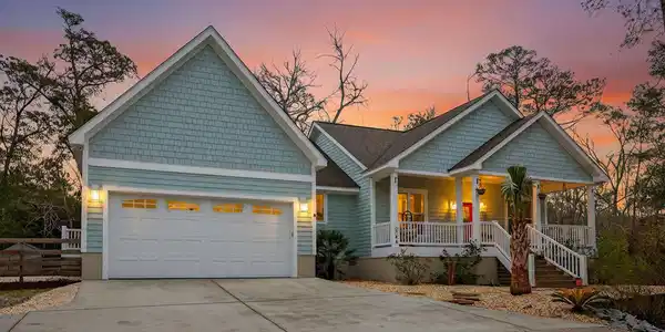 2706 Sea Vista Drive SW
