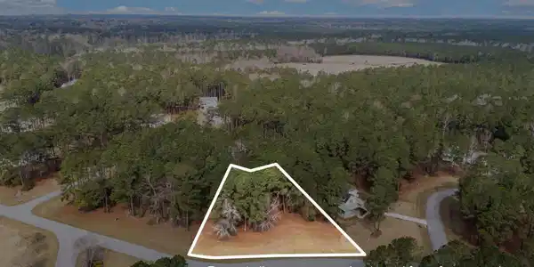 Image 2: Welcome to Lot 33