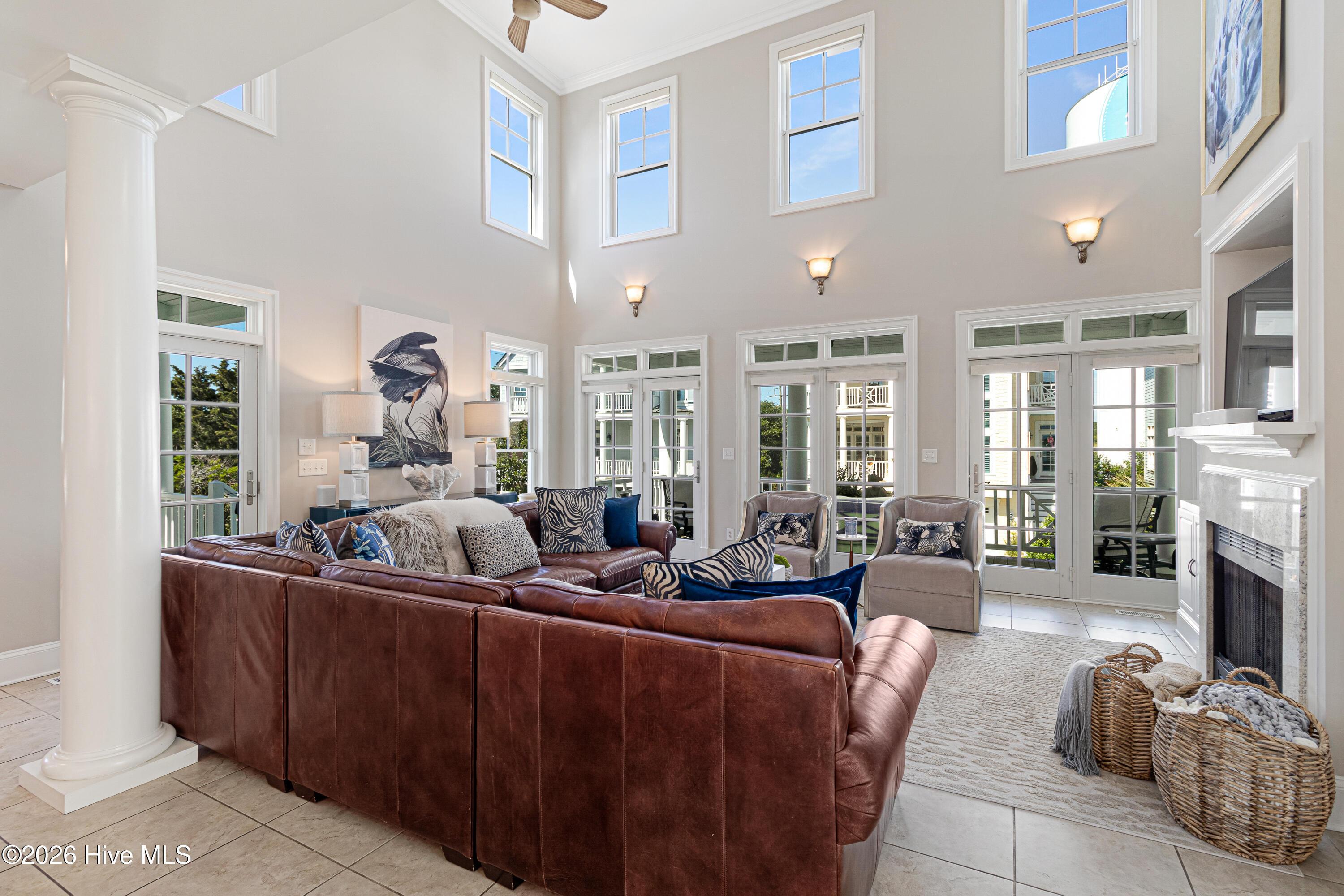 Image 3: Living space with great natural light