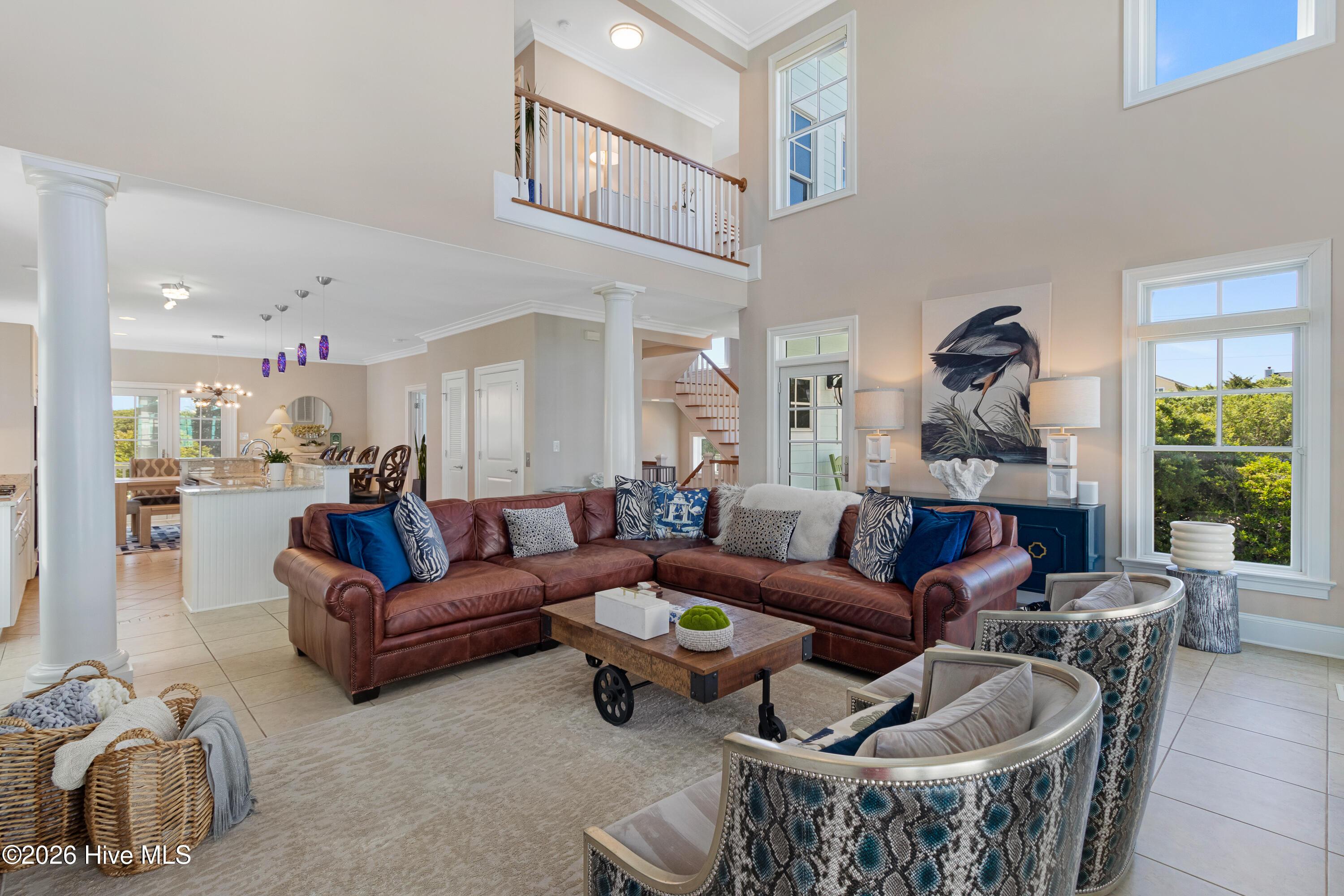 Image 4: Living space with great natural light