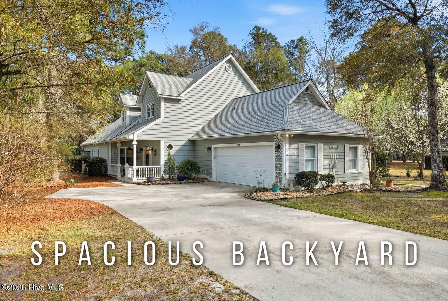 Image 1: Spacious Backyard