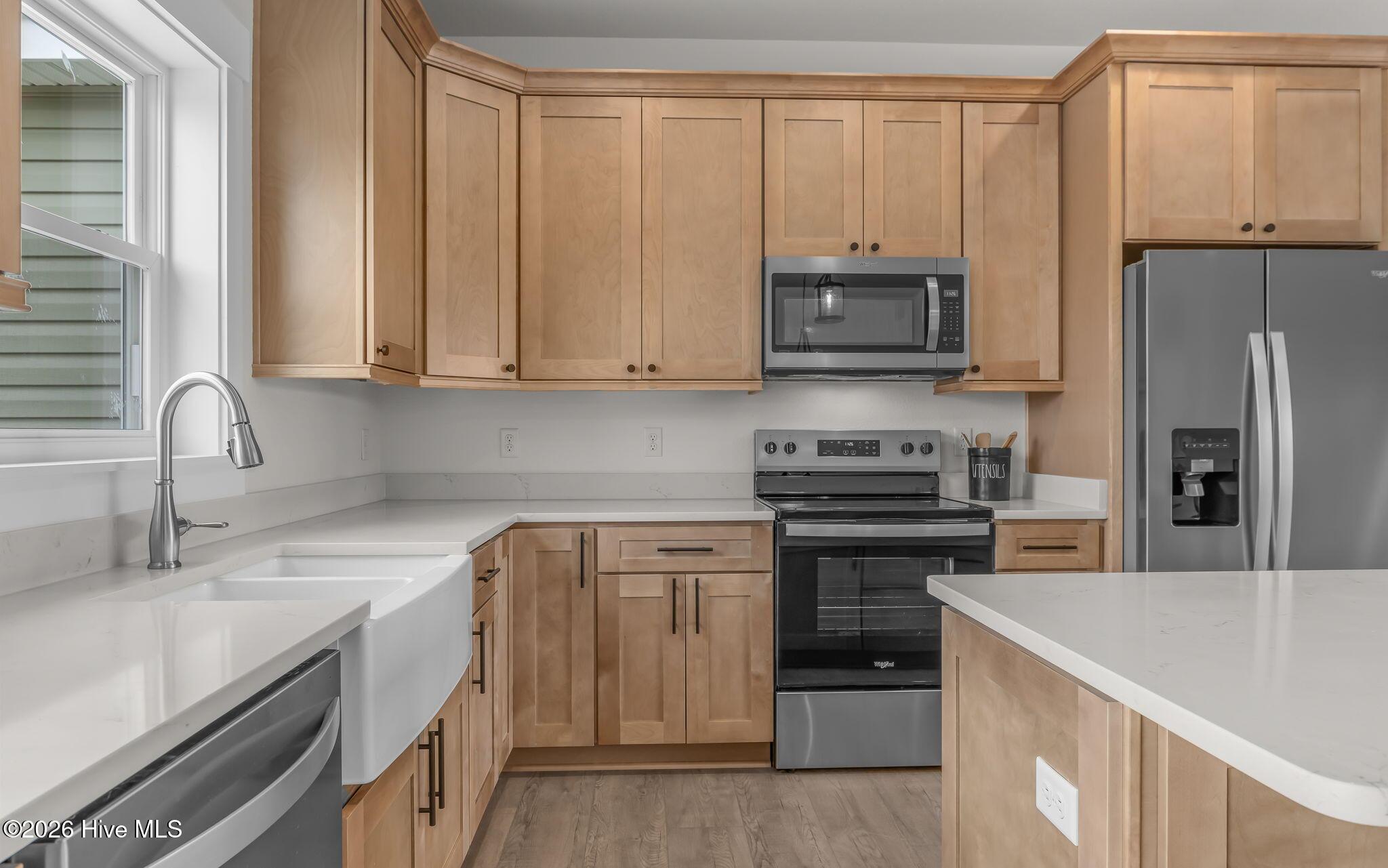 Image 4: Kitchen