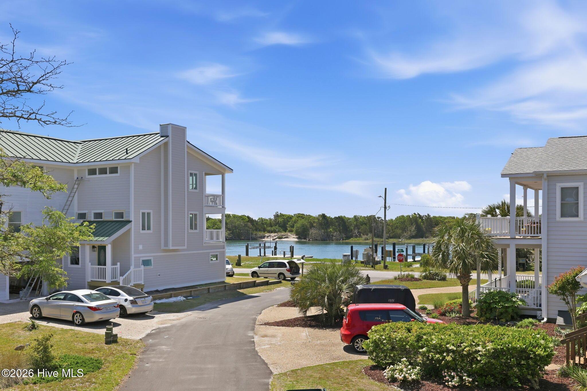 Image 4: 27-web-or-mls-103 Sunshine Ct 027
