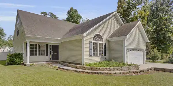 305 Drake Landing