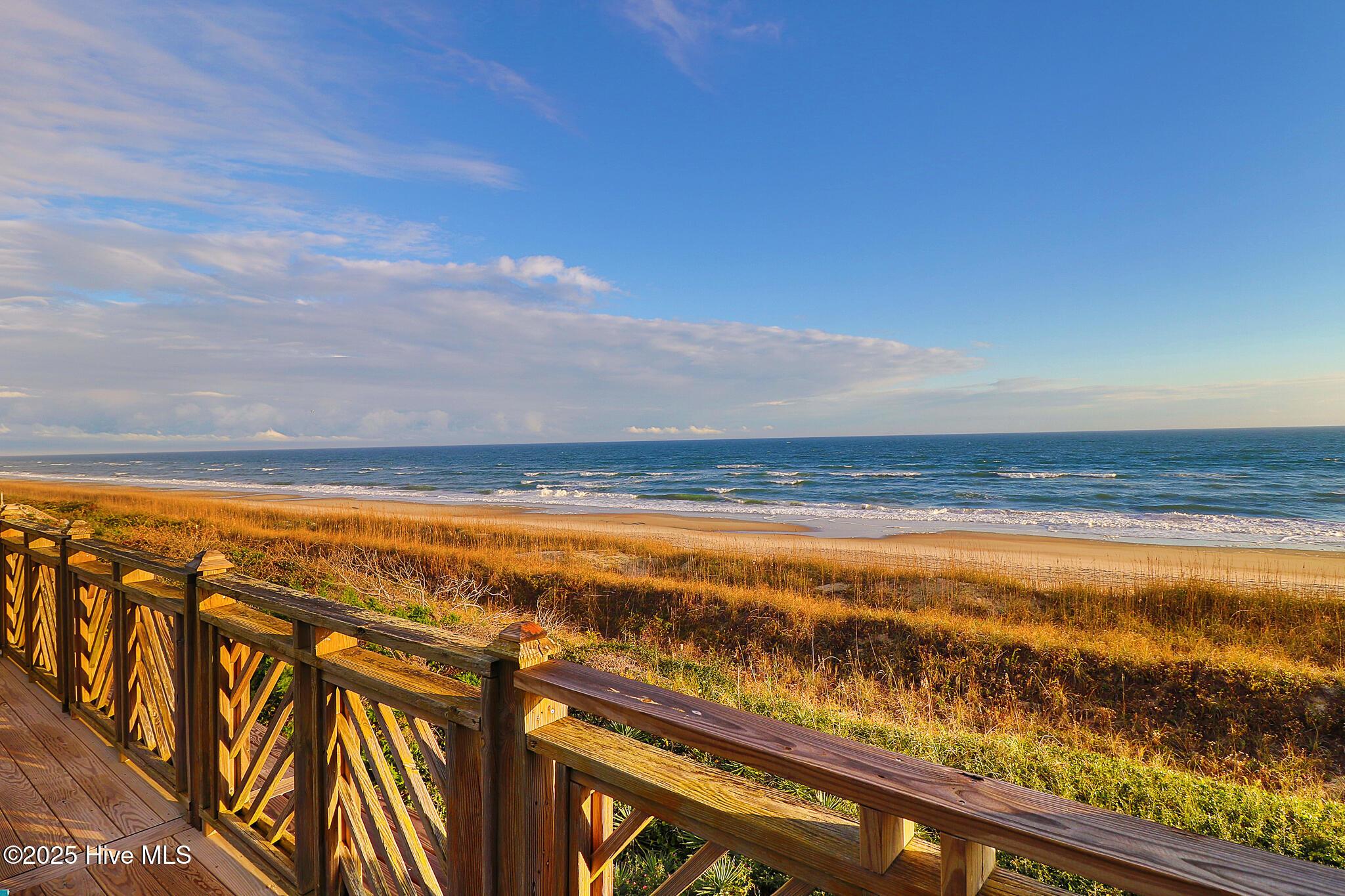 Image 4: Private Oceanfront Deck