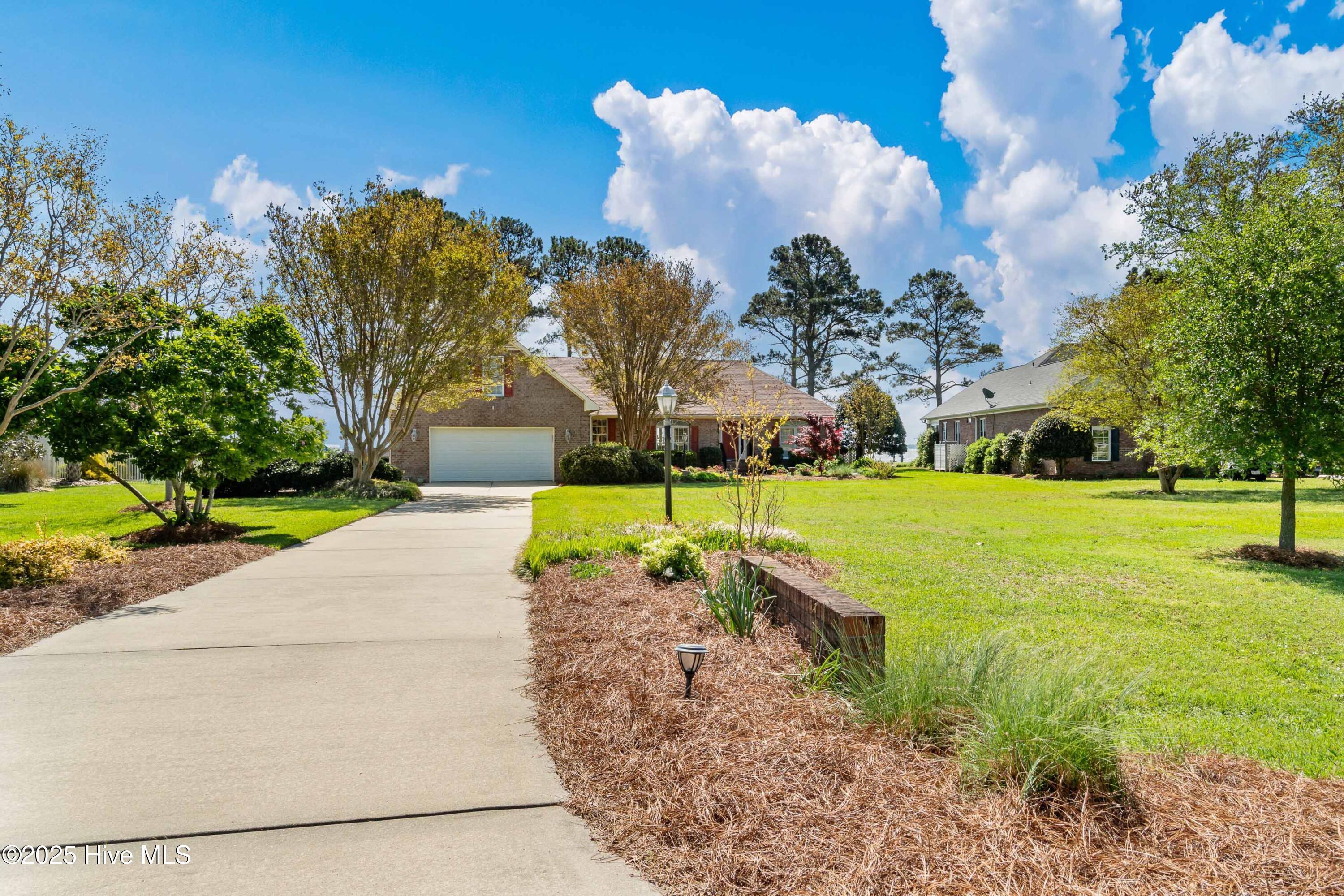 Image 2: 003_Driveway