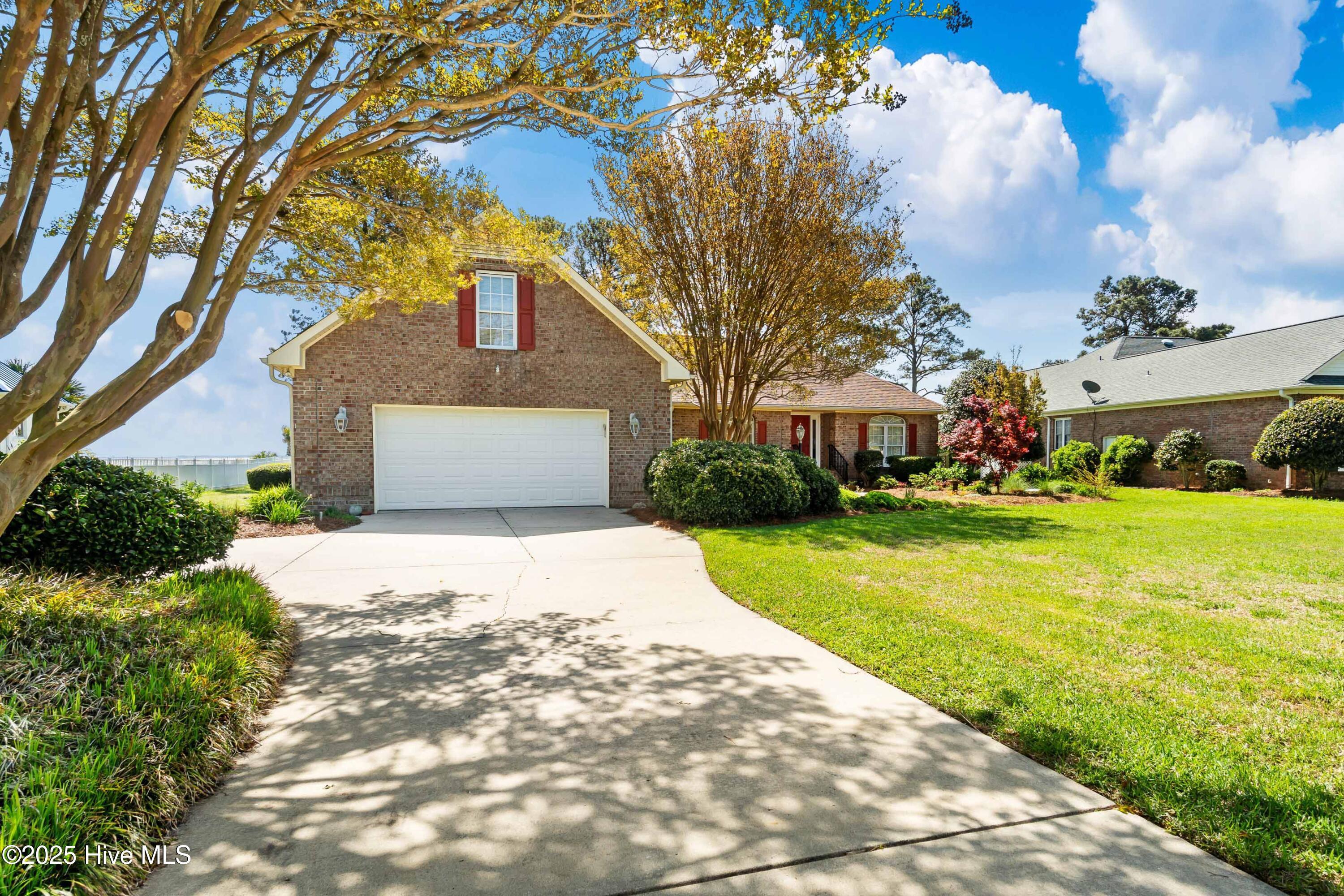 Image 4: 005_Driveway to Parking & Garage