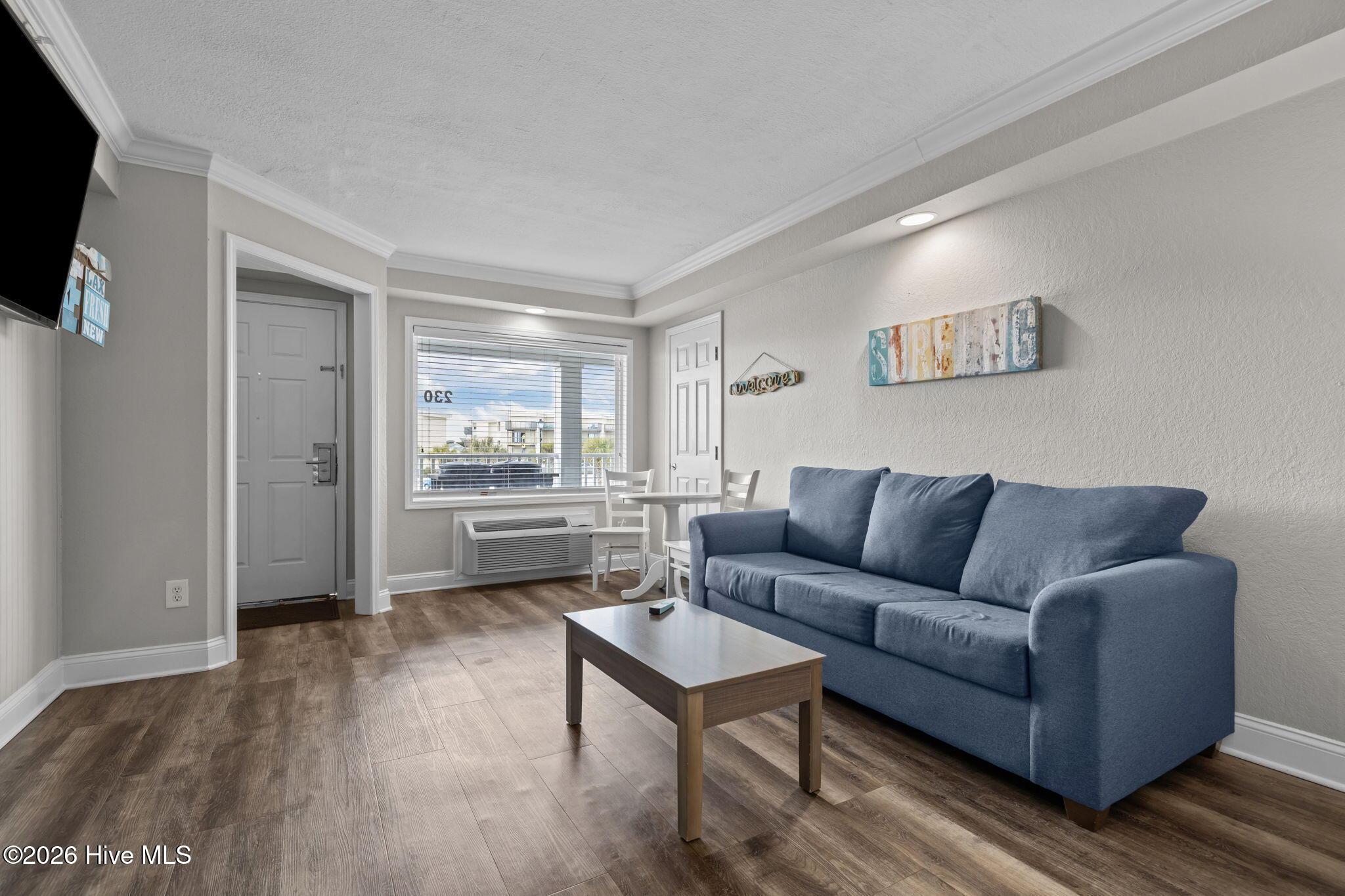Image 3: Living Room